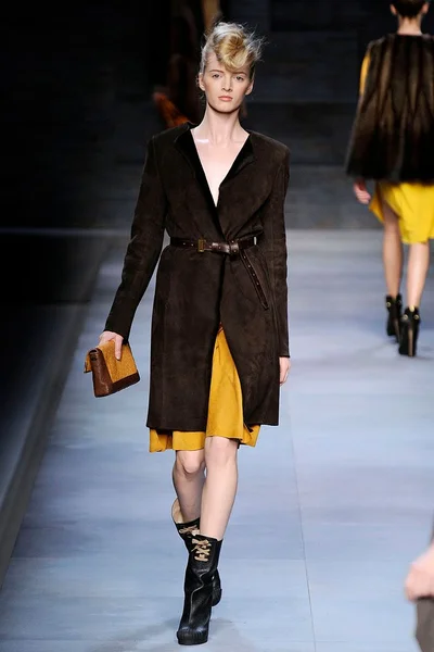 Look 19